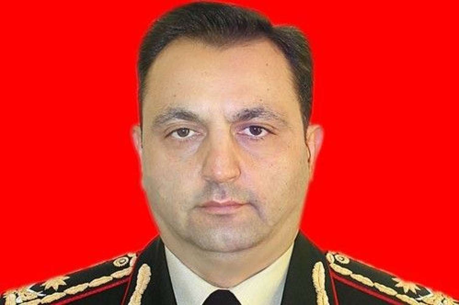 "Çox təkəbbürlü idi" - Deputat işdən çıxarılan generaldan danışdı 