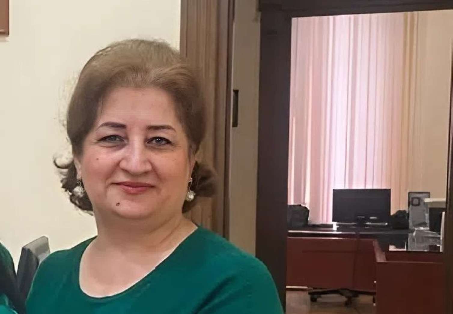 Balta ilə öldürülən qadın vəzifəli imiş – FOTO 