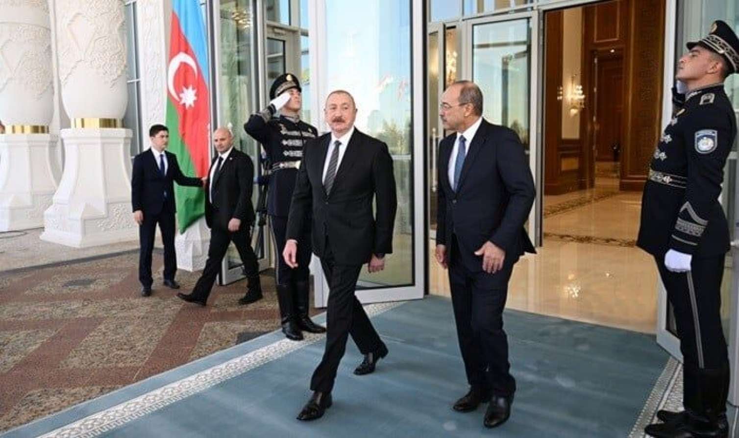 İlham Əliyevin Özbəkistana səfərindən - VİDEO 