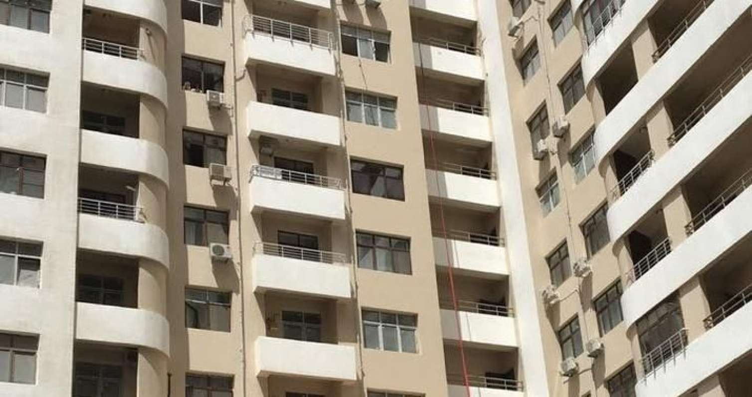 16-cı mərtəbədən yıxılaraq öldü 