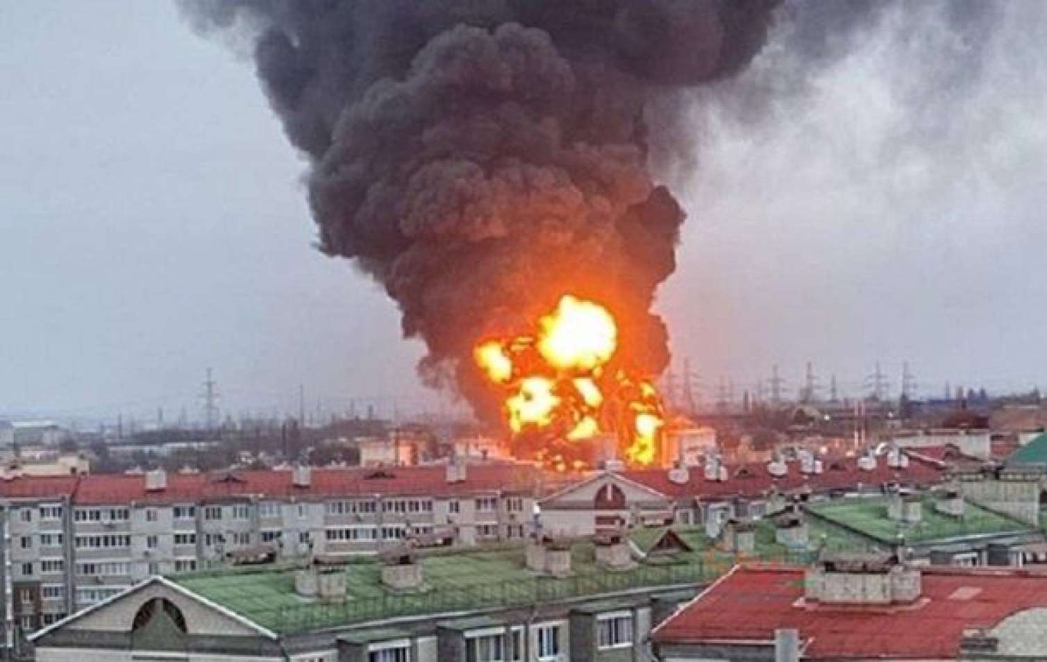 Belqoroda PUA zərbəsi: Ticarət mərkəzi alışdı 