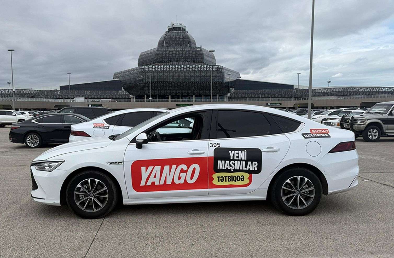 Taksi sürücüsü sükan arxasında yatdı – “Plan 150 manatdır” 