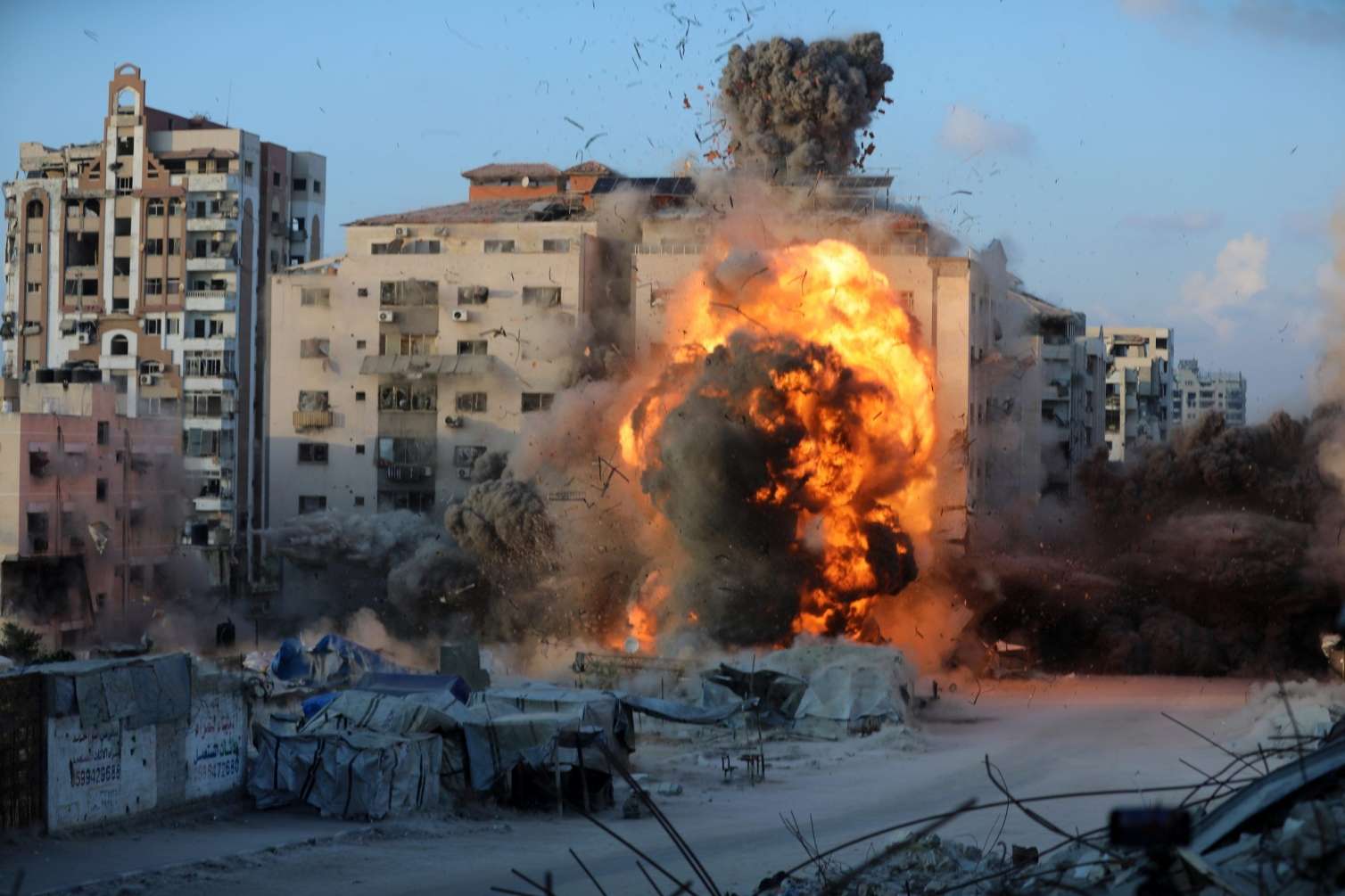 İsrail ordusu “HƏMAS”ı vurdu – Əyn əl-Həlvə düşərgəsinə zərbə endirildi – VİDEO 