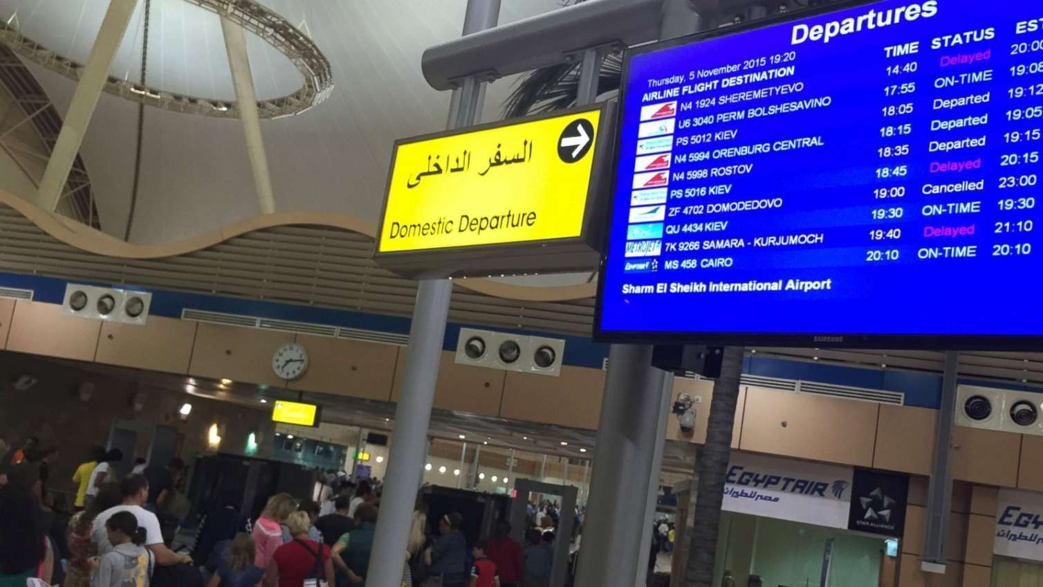 21 azərbaycanlı aeroportda qaldı – Turizm şirkəti əlavə pul tələb edir – VİDEO 