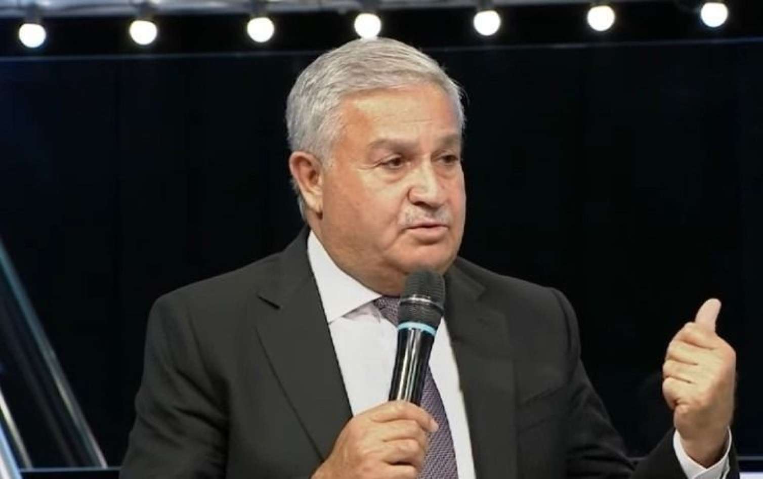 "Həyat yoldaşım mobil telefon işlətmir" - Yusif Mustafayev 