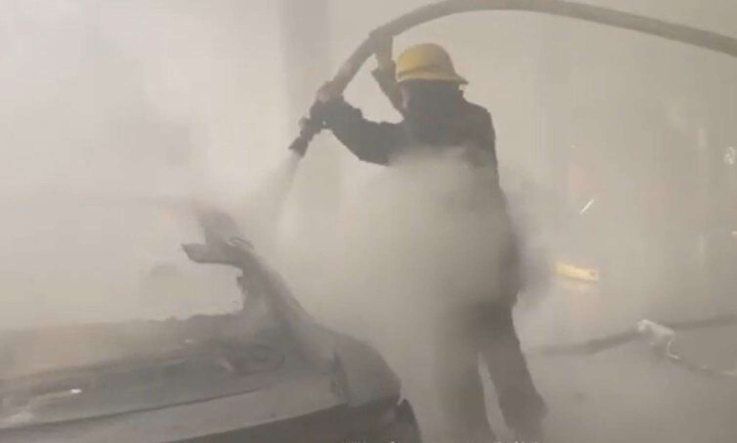 Bakıda "Porsche" yandı - VİDEO 