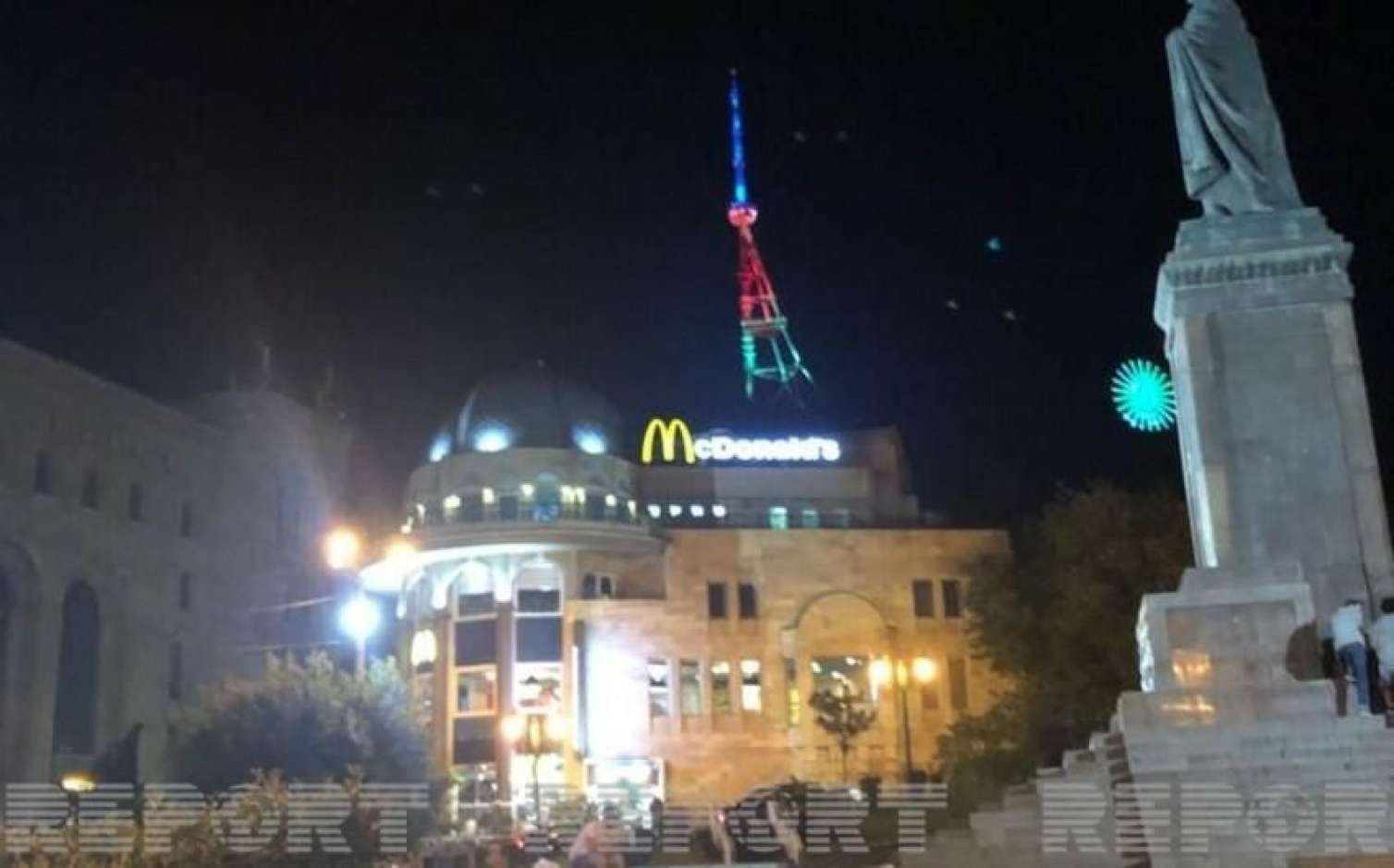 Tiflisin ən hündür yerində Azərbaycan bayrağı işıqlandırıldı 