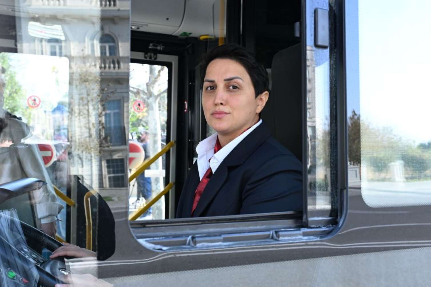 Bu gündən  Bakıda onlar da avtobus sürəcək - FOTO