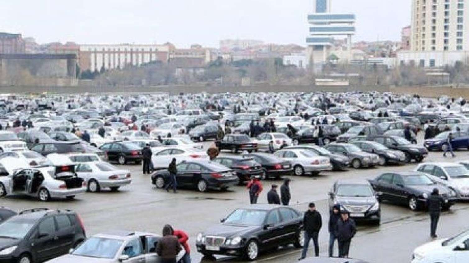 Bakıdakı maşın bazarı Ağdama KÖÇÜRÜLƏCƏK 