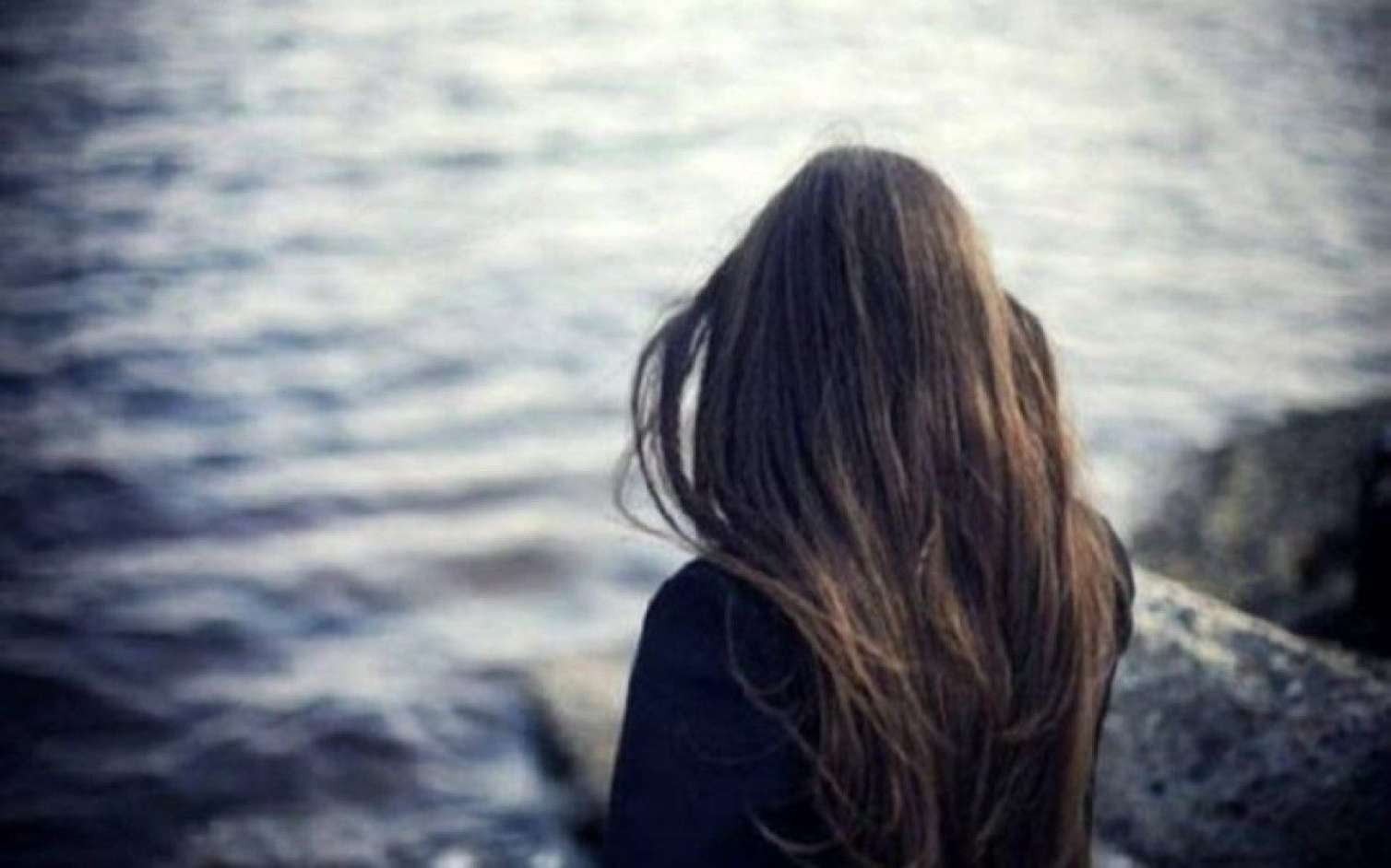 Bakıda ana körpəsini dənizə atdı 