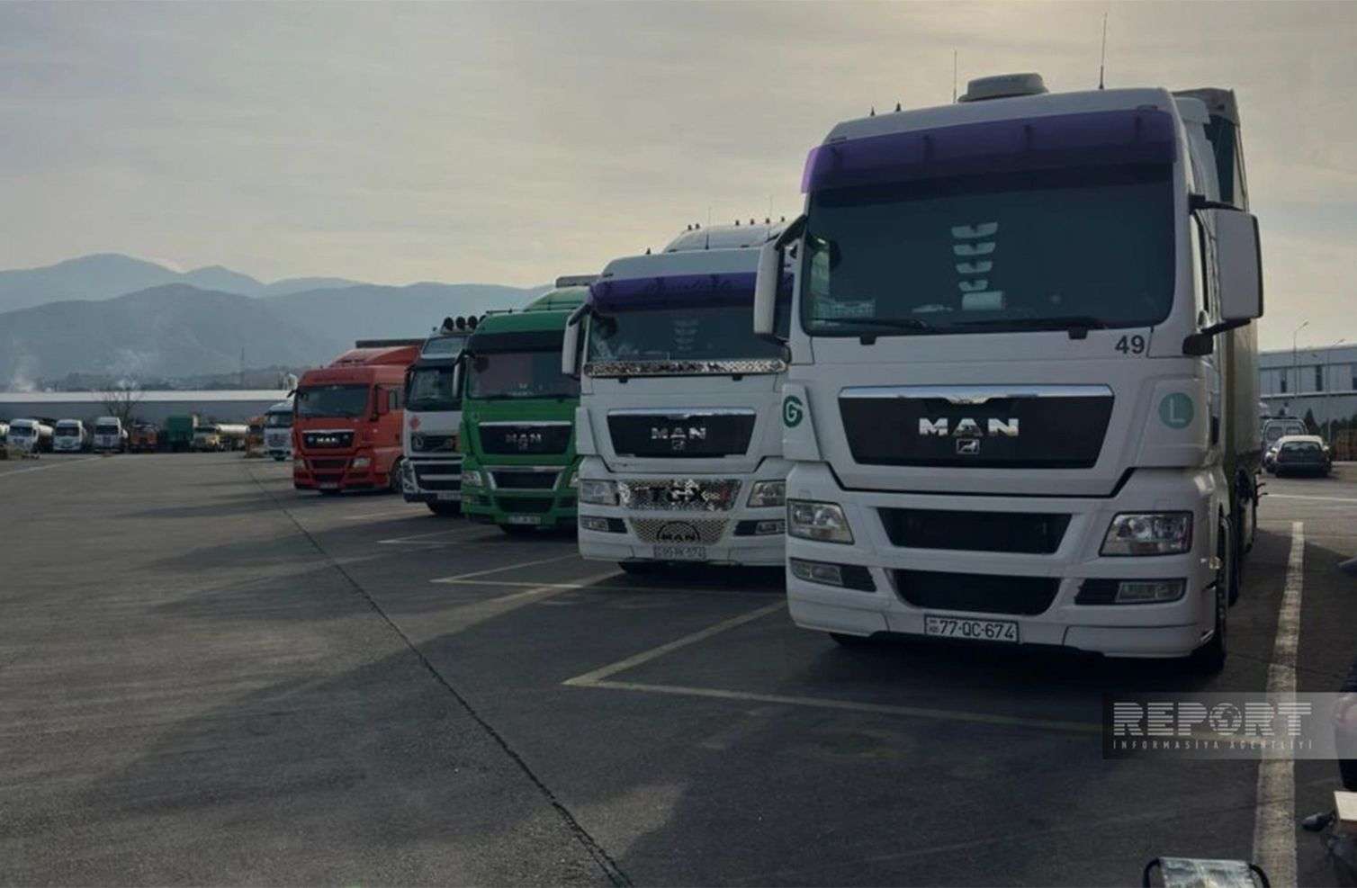 Azərbaycan yük maşınları 20 gündür Gürcüstan gömrüyündə saxlanılır – FOTO 