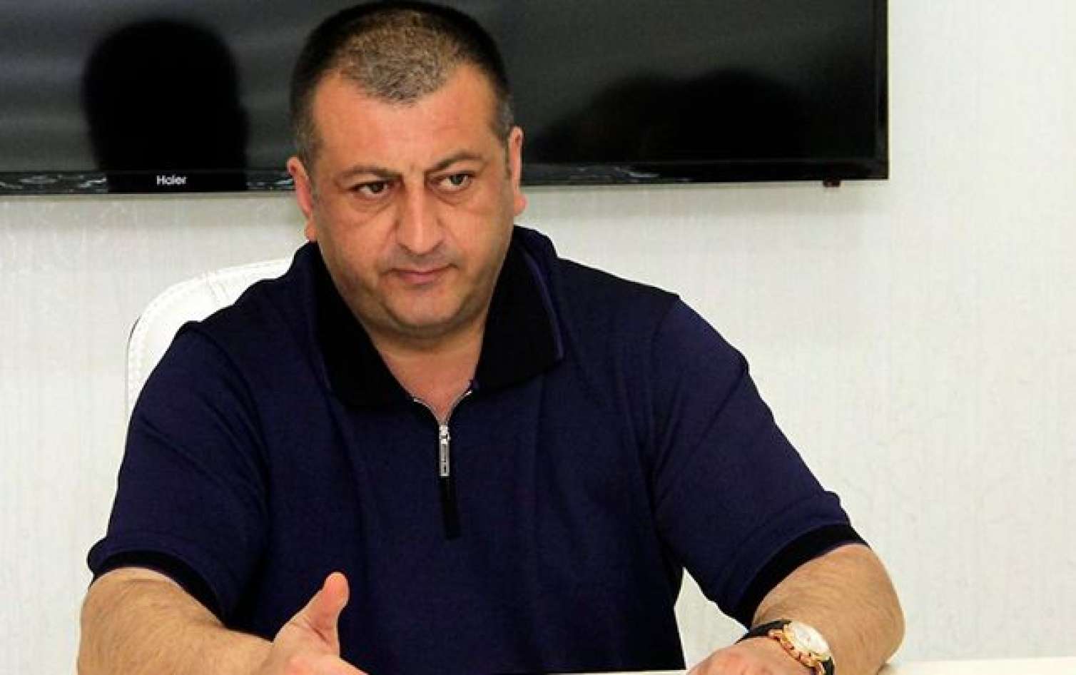 Zaur Axundov bu komitədən getdi 