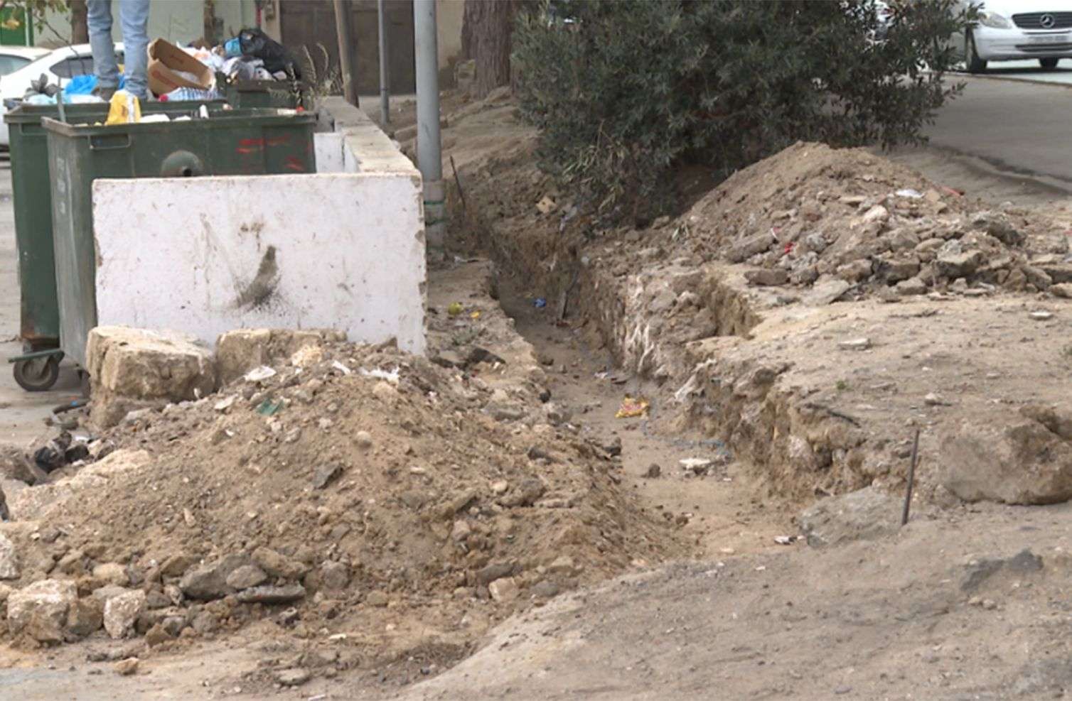 Böyüklər balacaların yerinə göz dikdi – Uşaq meydançası zəbt olundu? – VİDEO 