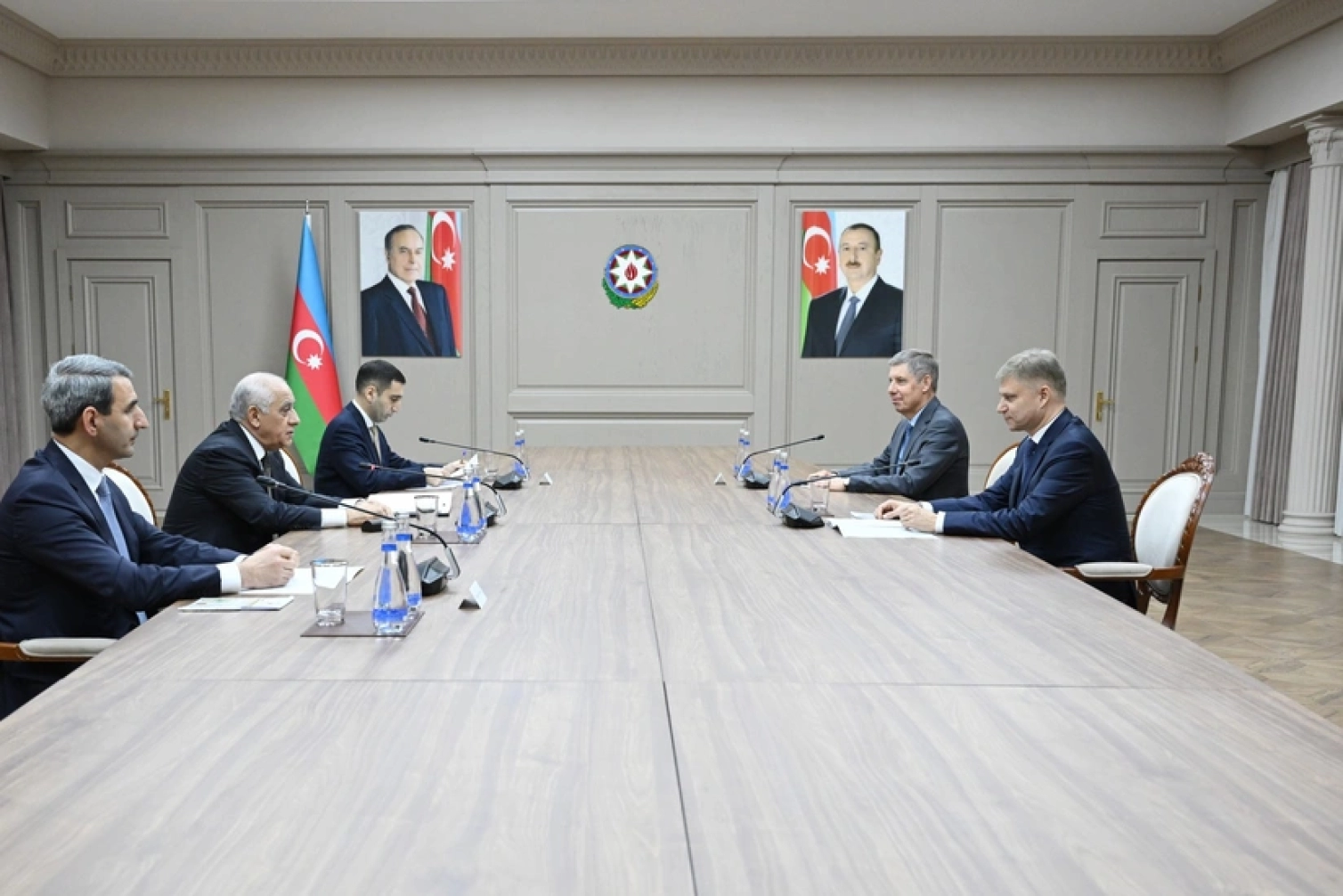 Əli Əsədov Oleg Belozyorov ilə görüşdü 