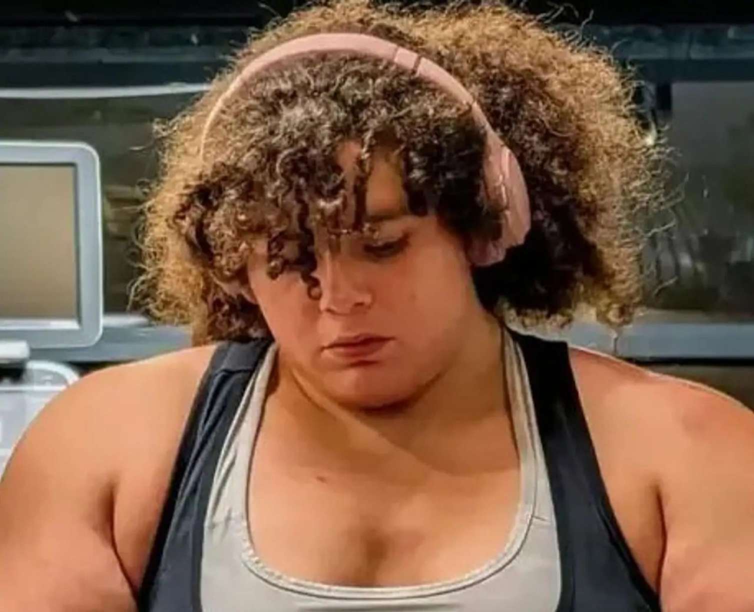 Dünyanın ən güclü qadını kişi imiş - FOTO 