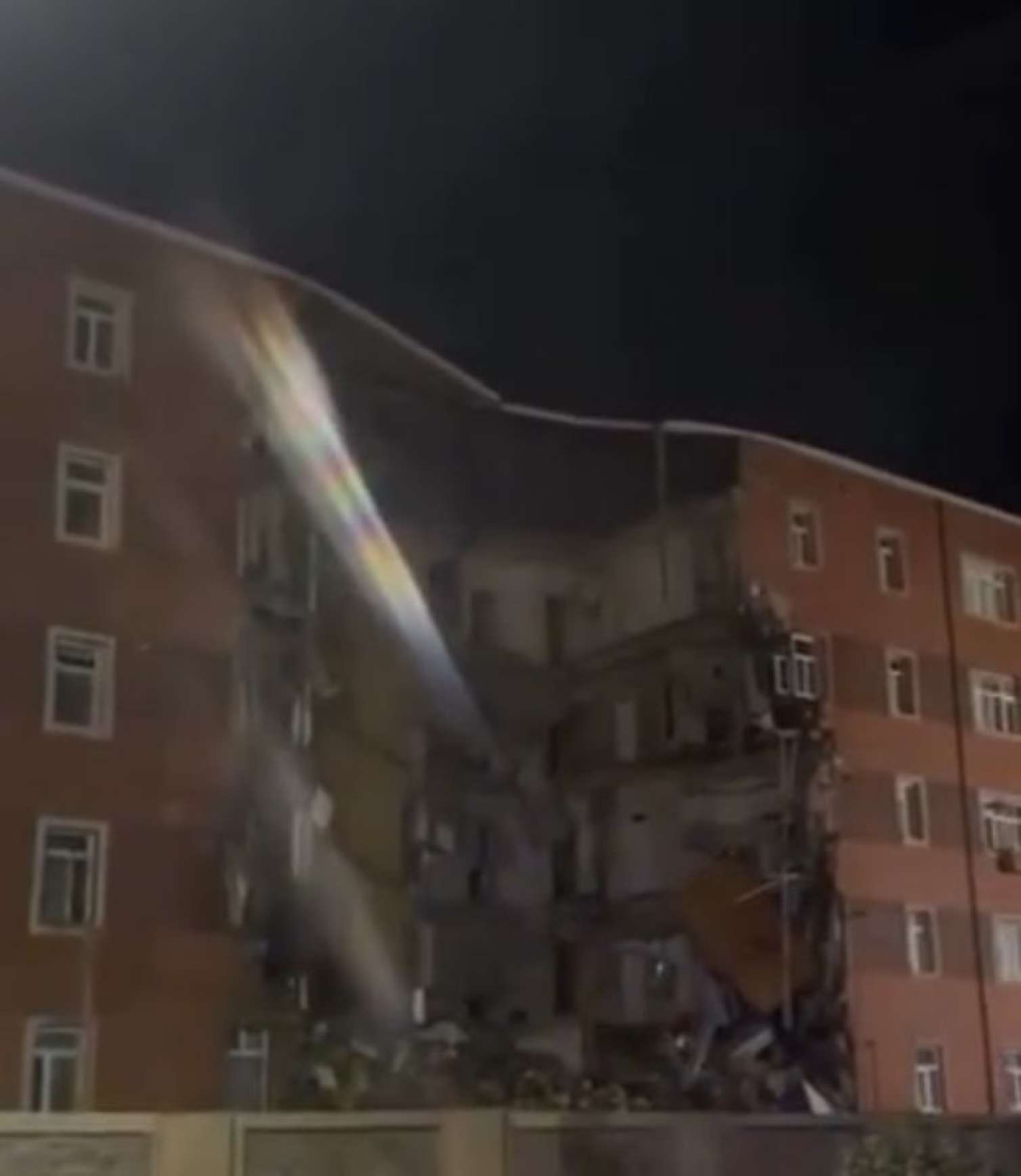 Goranboyda binanın bloku uçdu – Həmin anın VİDEOsu 