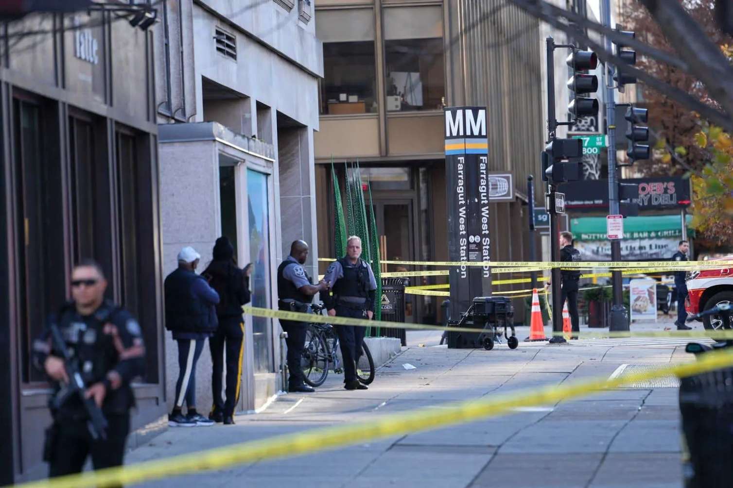 Ağ Evin yaxınlığında atışma – Trampın təhlükəsizlik qüvvələrinə atəş açılıb – VİDEO 