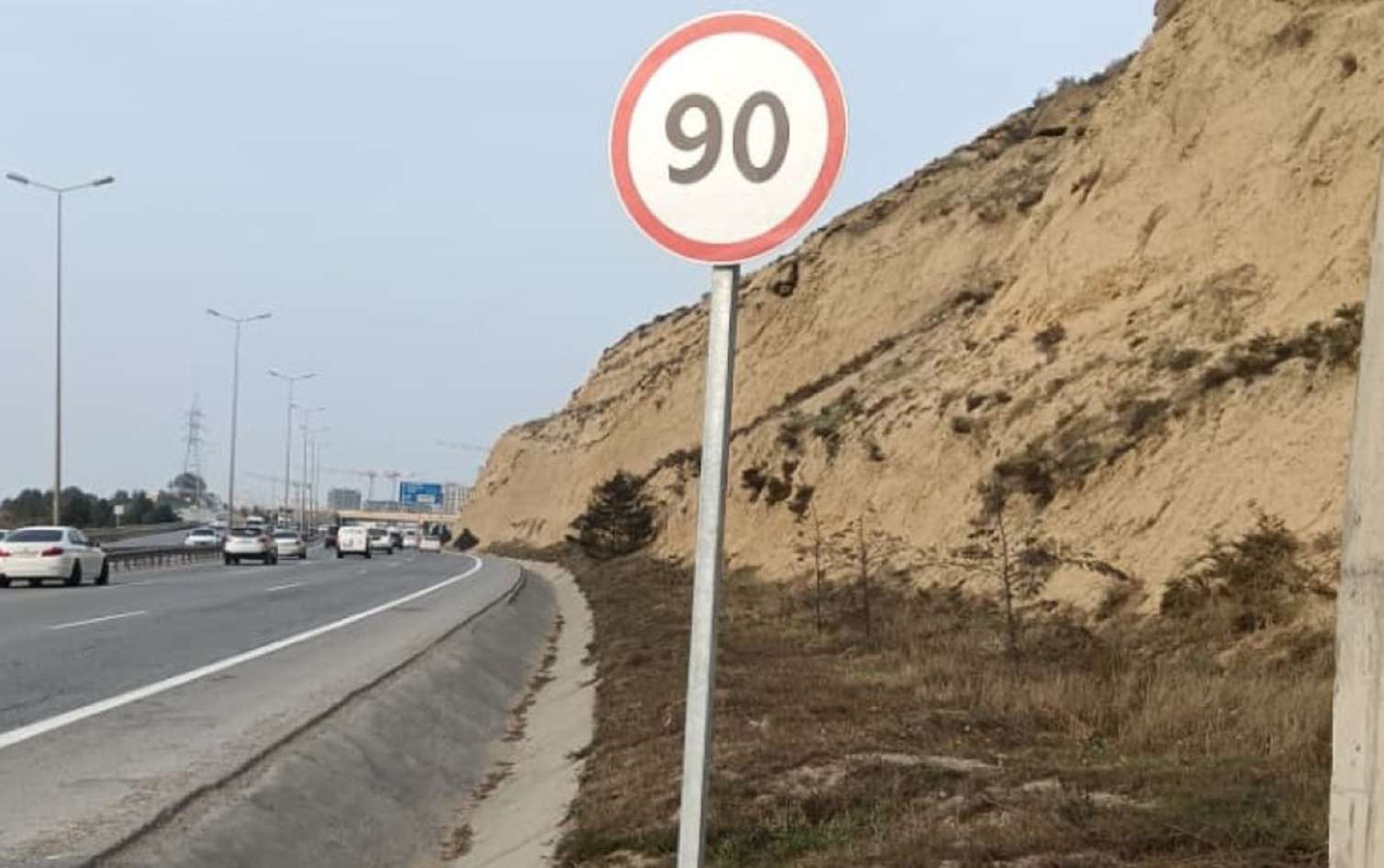 Sürücülərin nəzərinə! – Bakıdakı bu yolda sürət həddi dəyişdirildi 