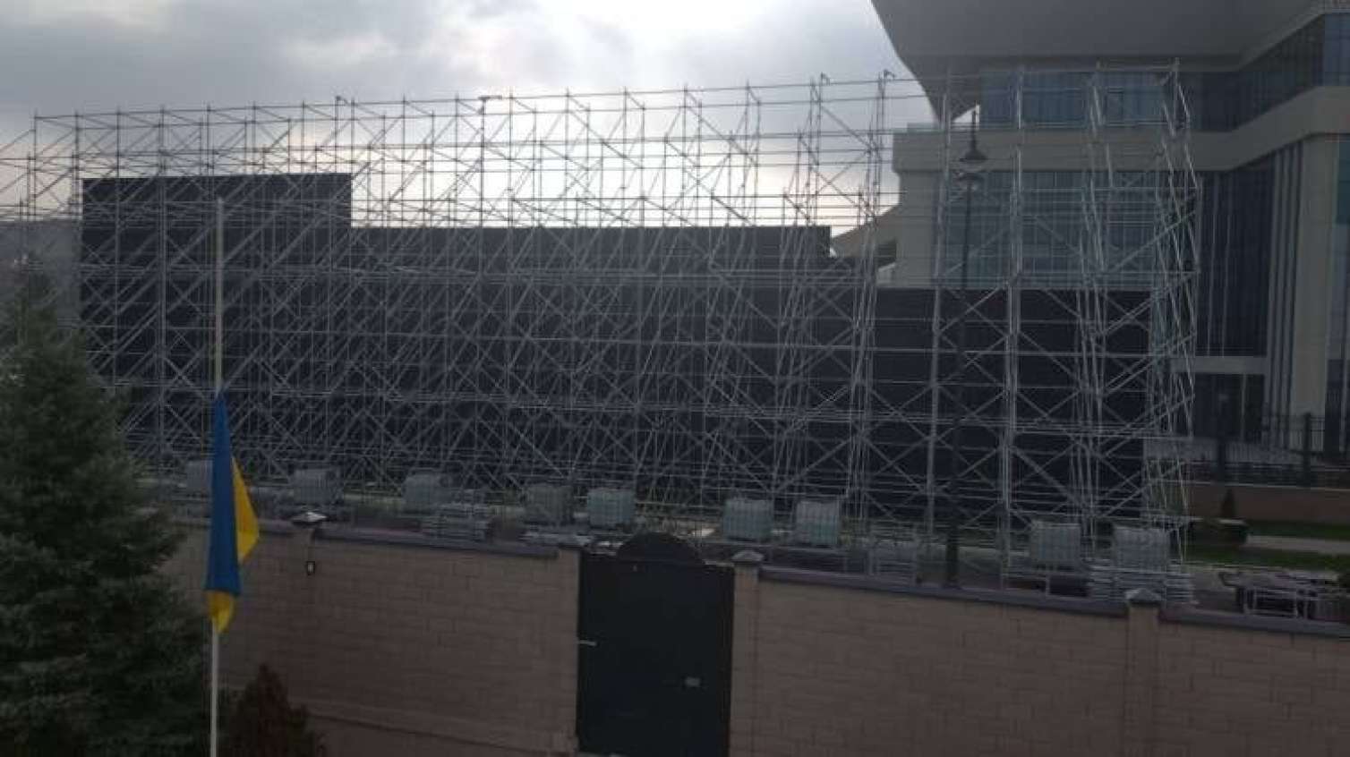 Türk ölkəsində Putinə görə Ukrayna səfirliyini bu cür “bağladılar” - FOTO 