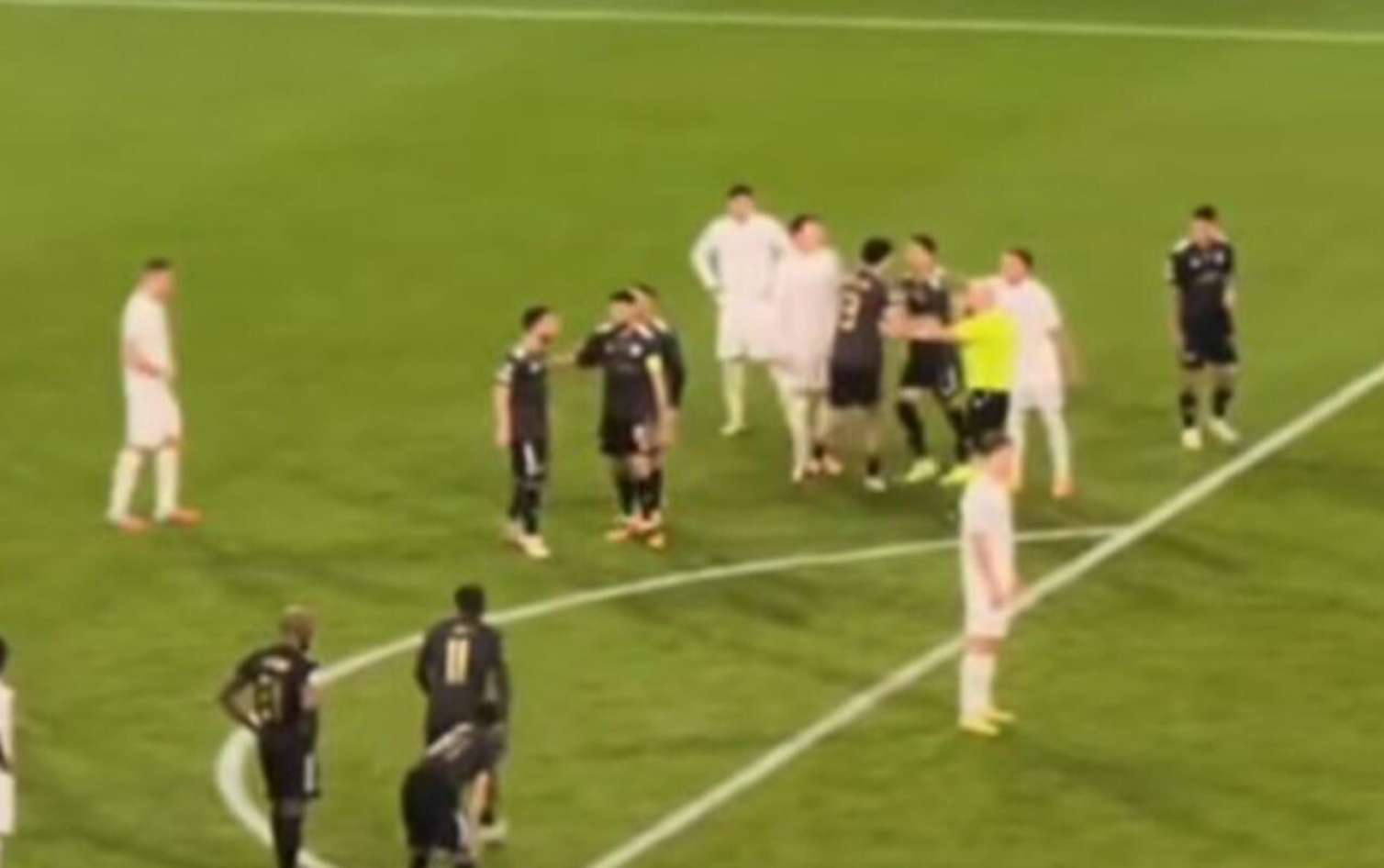 “Qarabağ”da dalaşan futbolçular bu dəfə yaxşı qurtardı – Qurban Qurbanov sərt üzünü göstərmədi 