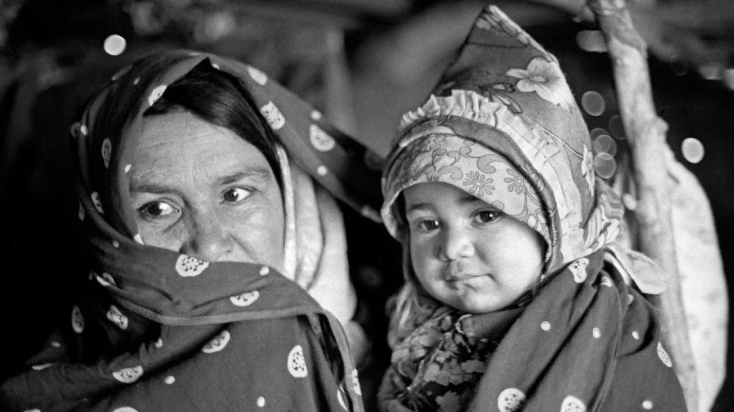 Qadın uşağını 1300 manata satmaq istədi – İranı silkələyən şok VİDEO 