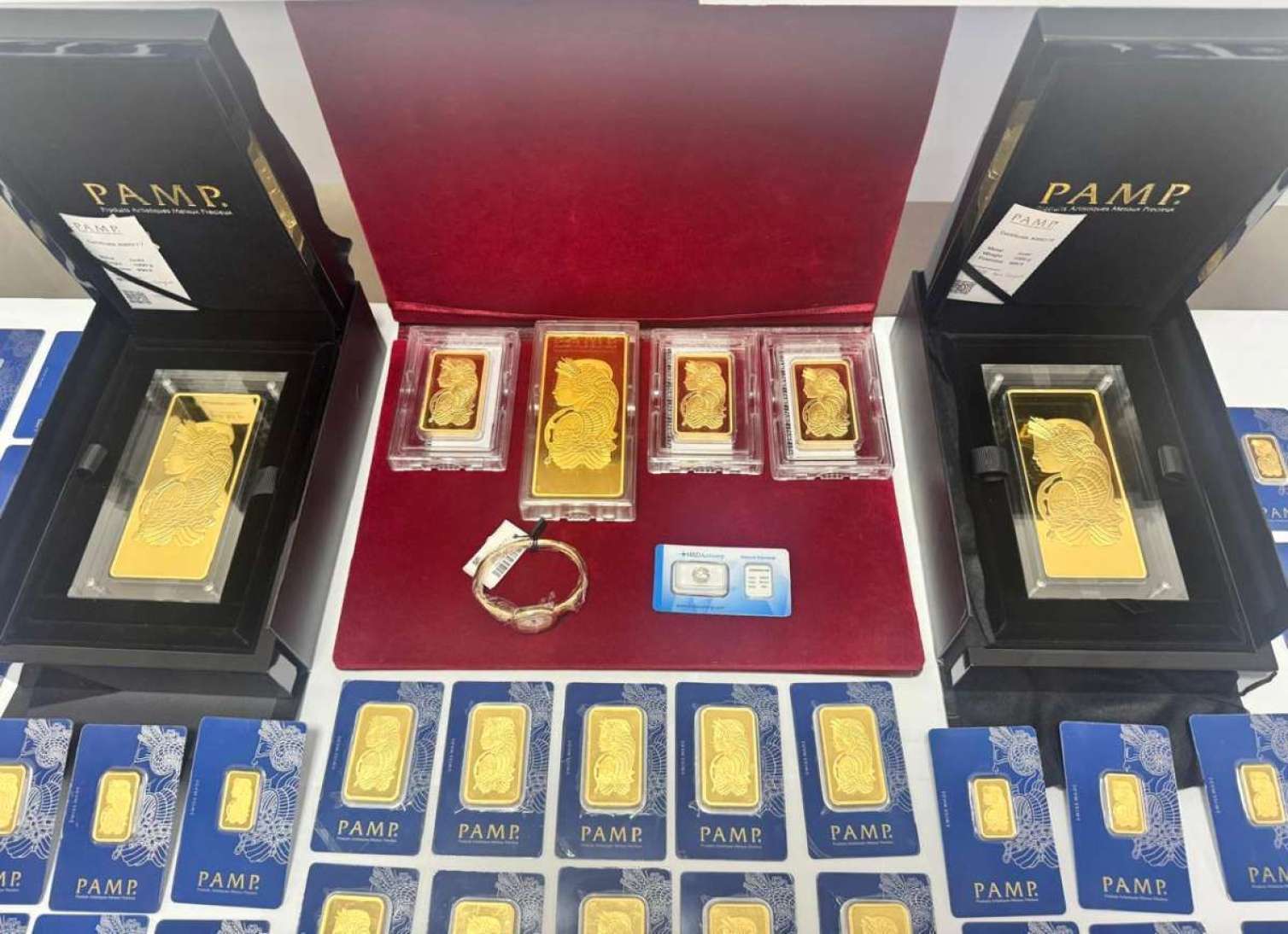 Aeroportda 11 kq qızıl, 3 karatlıq brilyant saxlanıldı – İzlər Dubaya gedir 