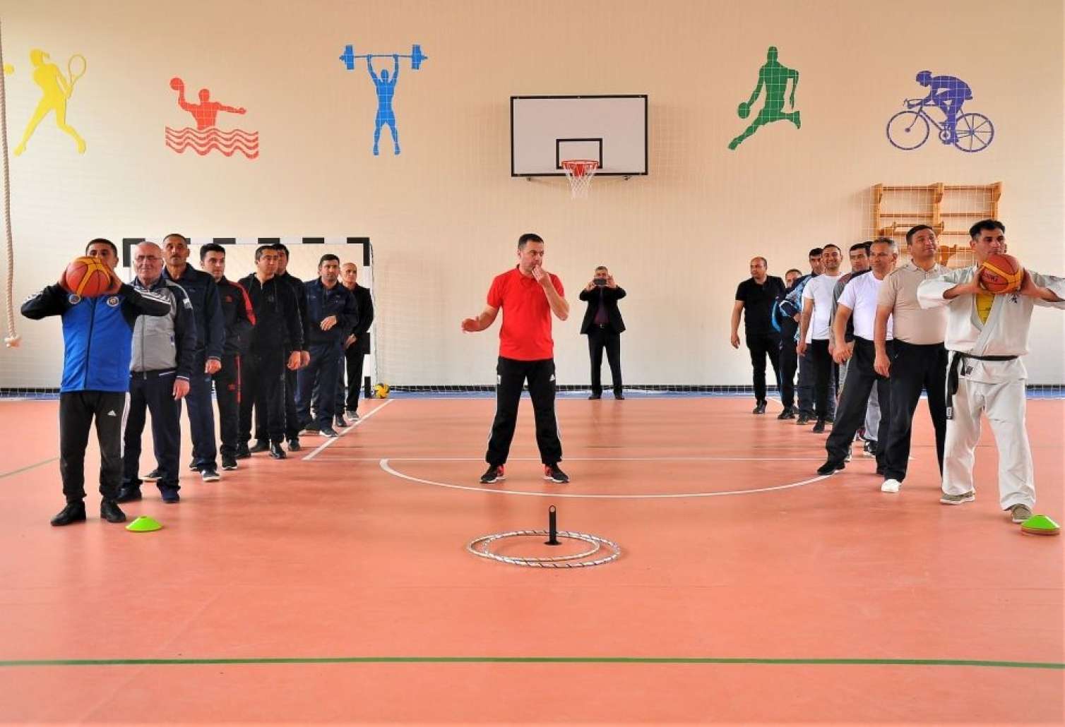 Əlavə işlər, sıfır ödəniş: Fiziki tərbiyə müəllimlərini nə gözləyir? - VİDEO 