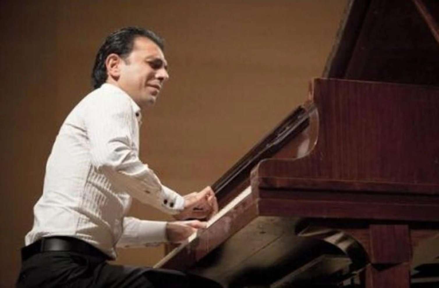 Əməkdar artist: "Ermənilər azərbaycanlı olduğumu biləndə evimin şüşələrini sındırdılar" - VİDEO 