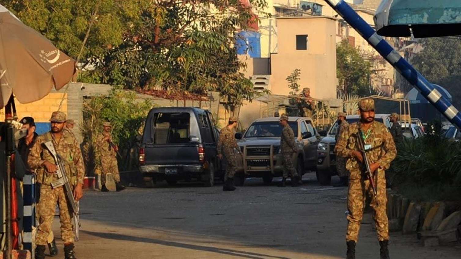 Pakistanda hərbi bazaya silahlı hücum – Ölən və yaralananlar var  