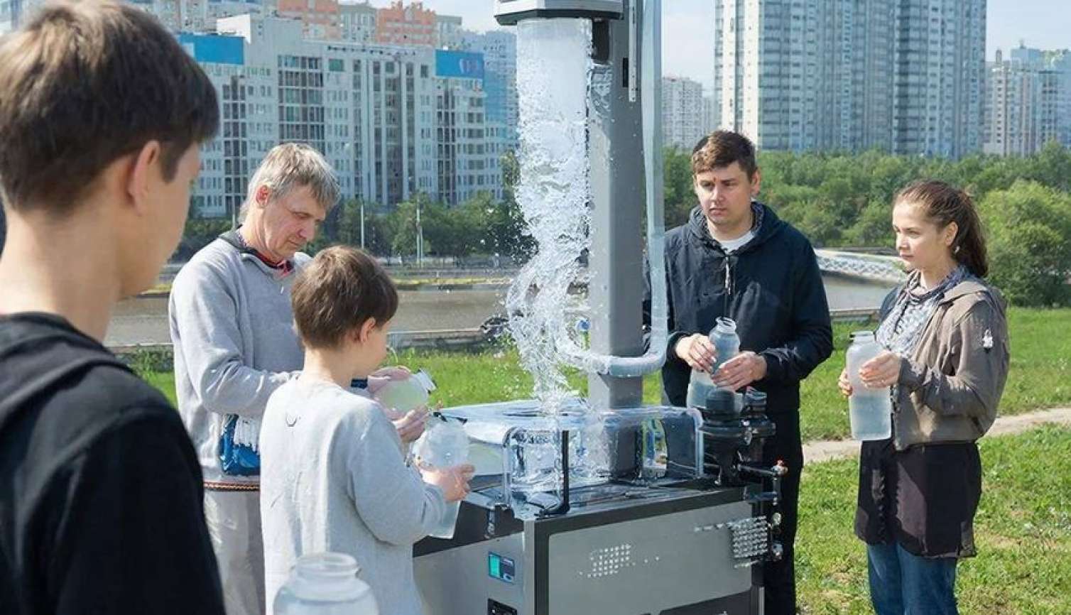 Alimlər havadan içməli su əldə edən texnologiya hazırladı 