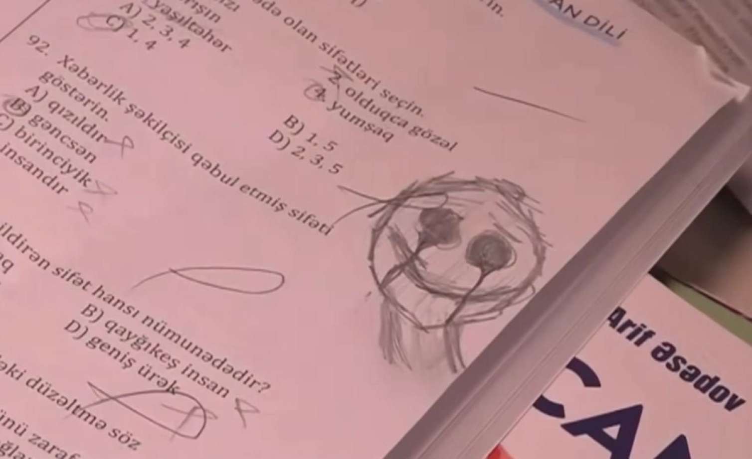 Bakıda 13 yaşlı qızın müəmmalı ölümü: Telefonunda gördükləri ailəni ŞOKA SALDI - VİDEO 