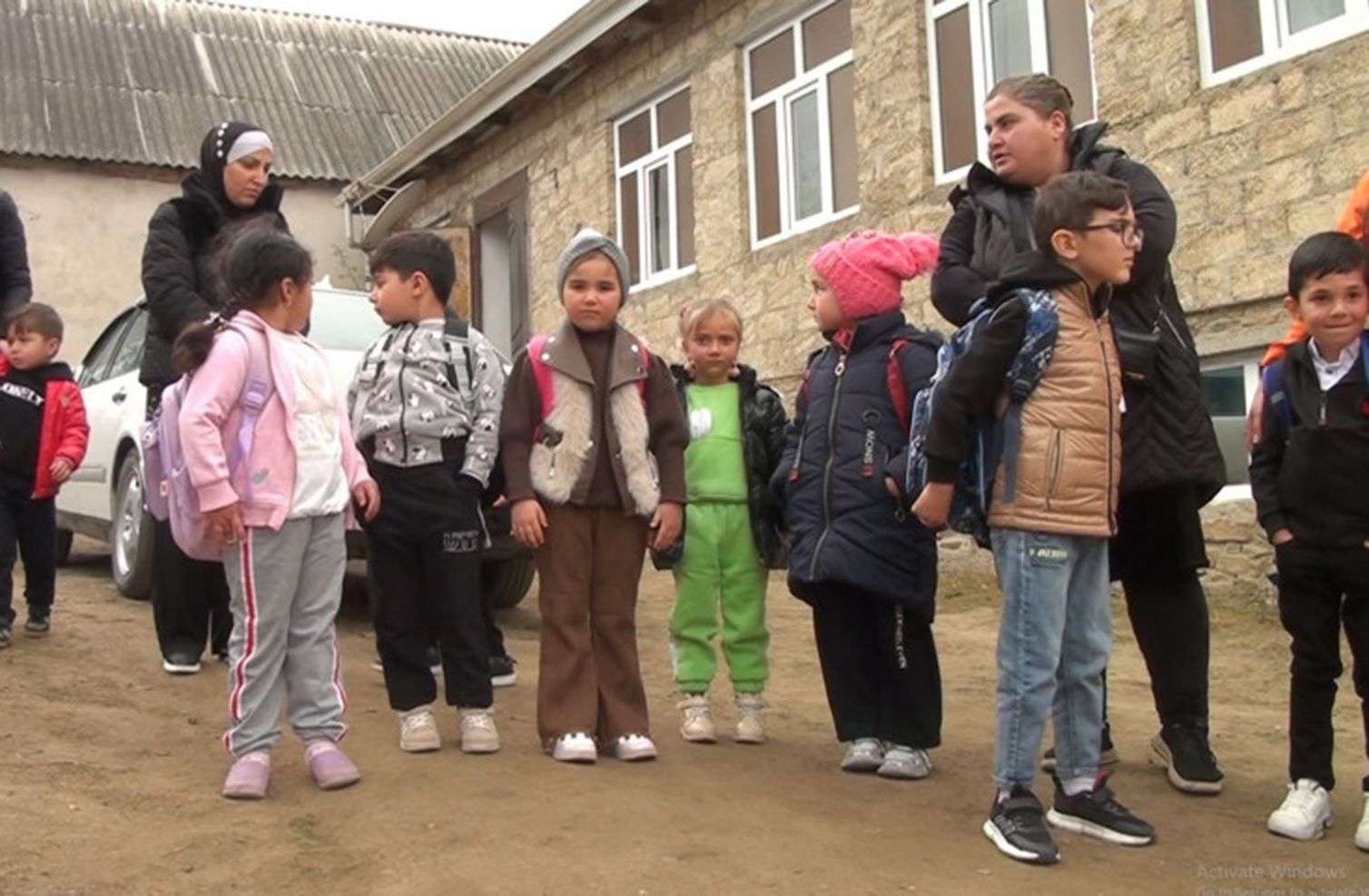 Müəllim seçimində fikir ayrılığı – 16 şagird məktəbə gəlmir – VİDEO 