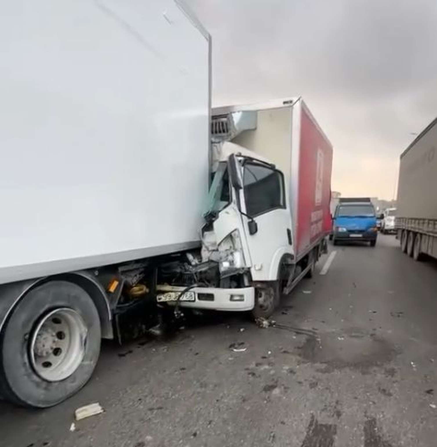 Bakı-Sumqayıt yolunda dəhşətli qəza – İki yük maşını toqquşdu – VİDEO 