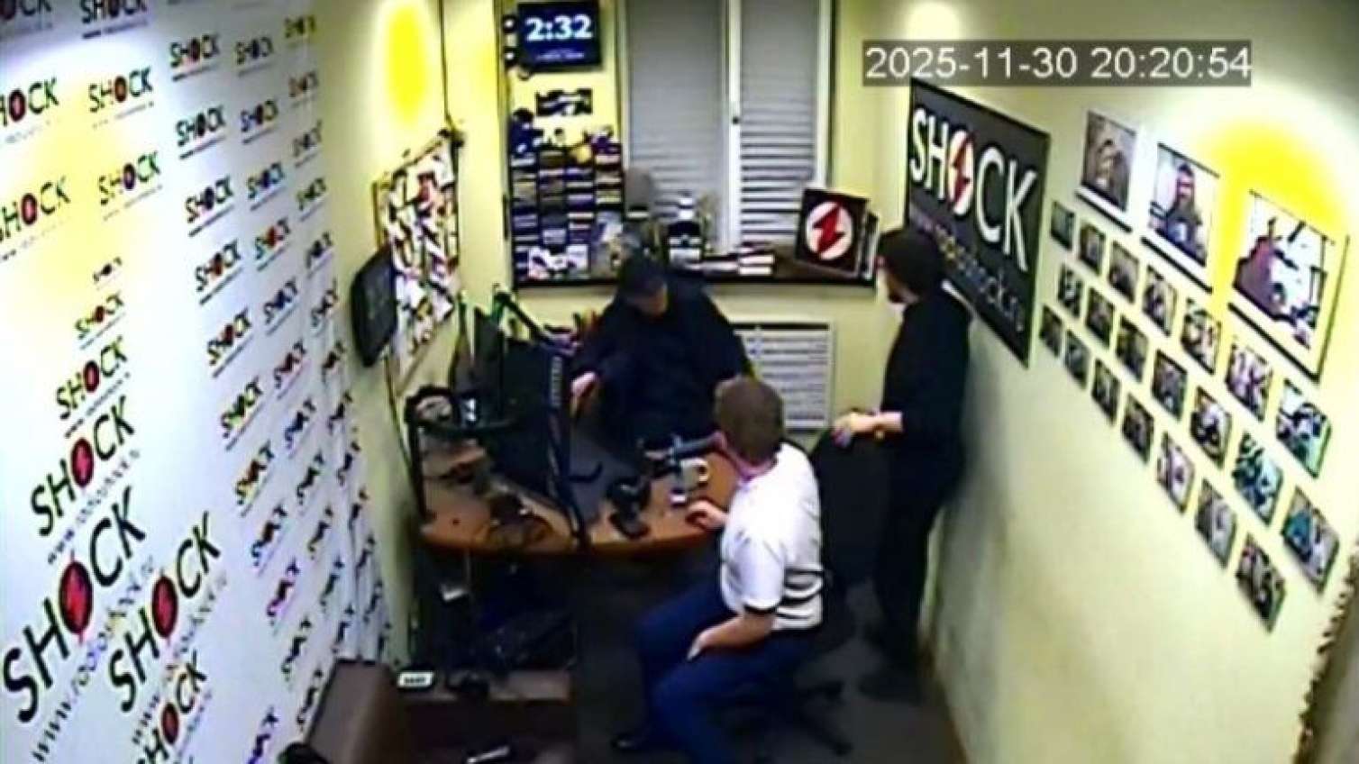 Nurlan adlı şəxs Rusiya radiosunı ələ keçirdi – Aparıcını döydü – FOTO 