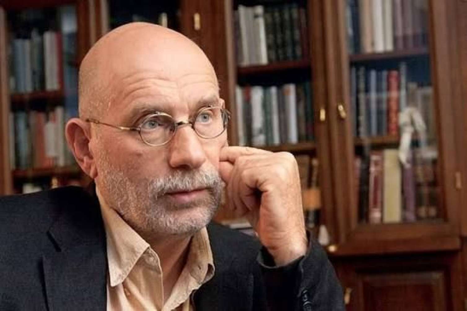 Rusiyada yazıçıya 15 il həbs cəzası verildi 