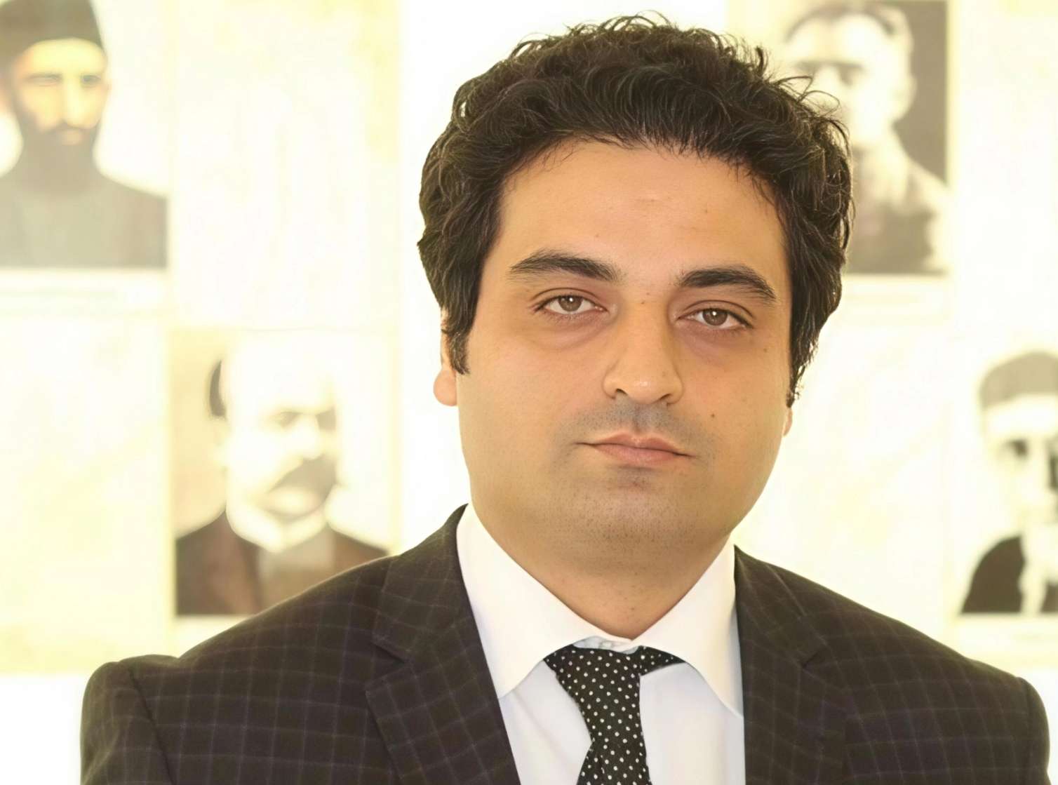 "Onlar Xameneiyə şeir yazanlardır" - Sayman Aruzdan 183 yazara CAVAB 