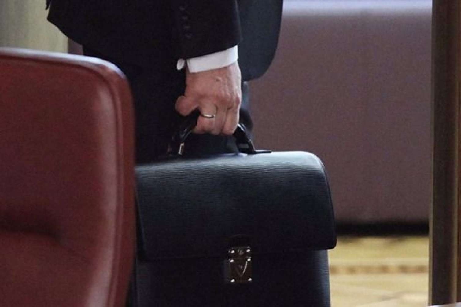 Dövlət agentliyinin vəzifəli şəxsləri işdən qovulub – SƏDRİN də işini itirəcəyi gözlənilir 