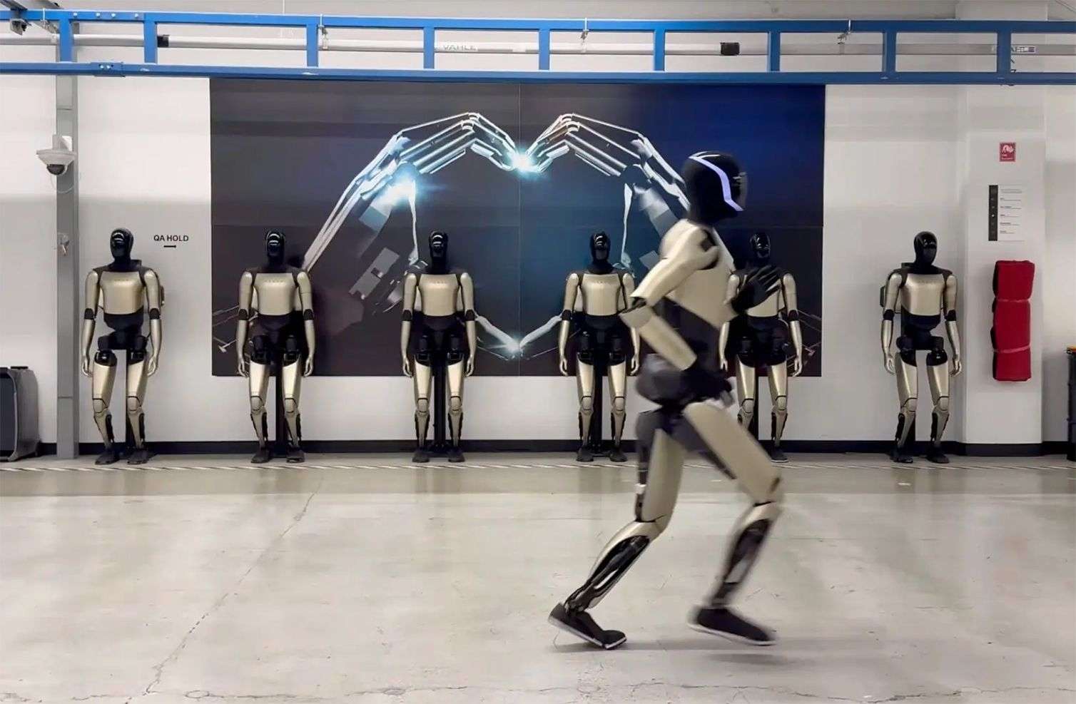 İnsandan sürətli qaçan robot – “Tesla” “Optimus”u təkmilləşdirir – VİDEO 