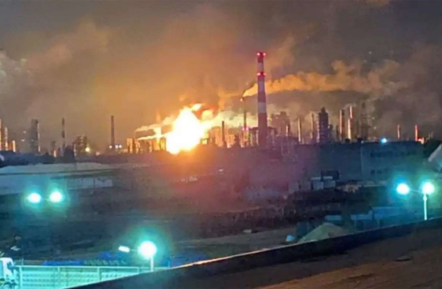 Rusiyaya kütləvi PUA hücumu: Neft zavodu vuruldu – VİDEO 