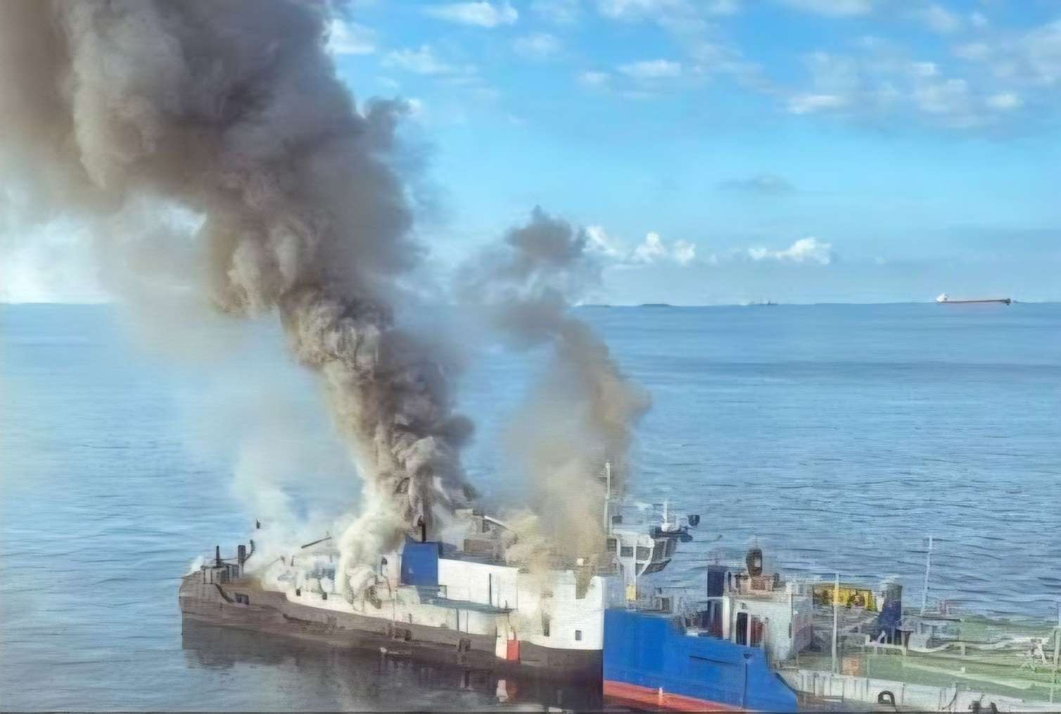 Utilizasiya zamanı gəmidə partlayış oldu, ölən var 