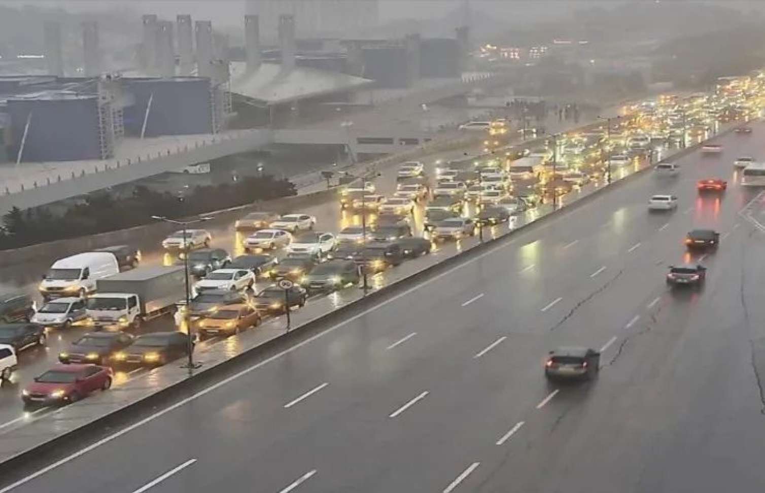 Bakının tıxaclı yolları - SİYAHI 