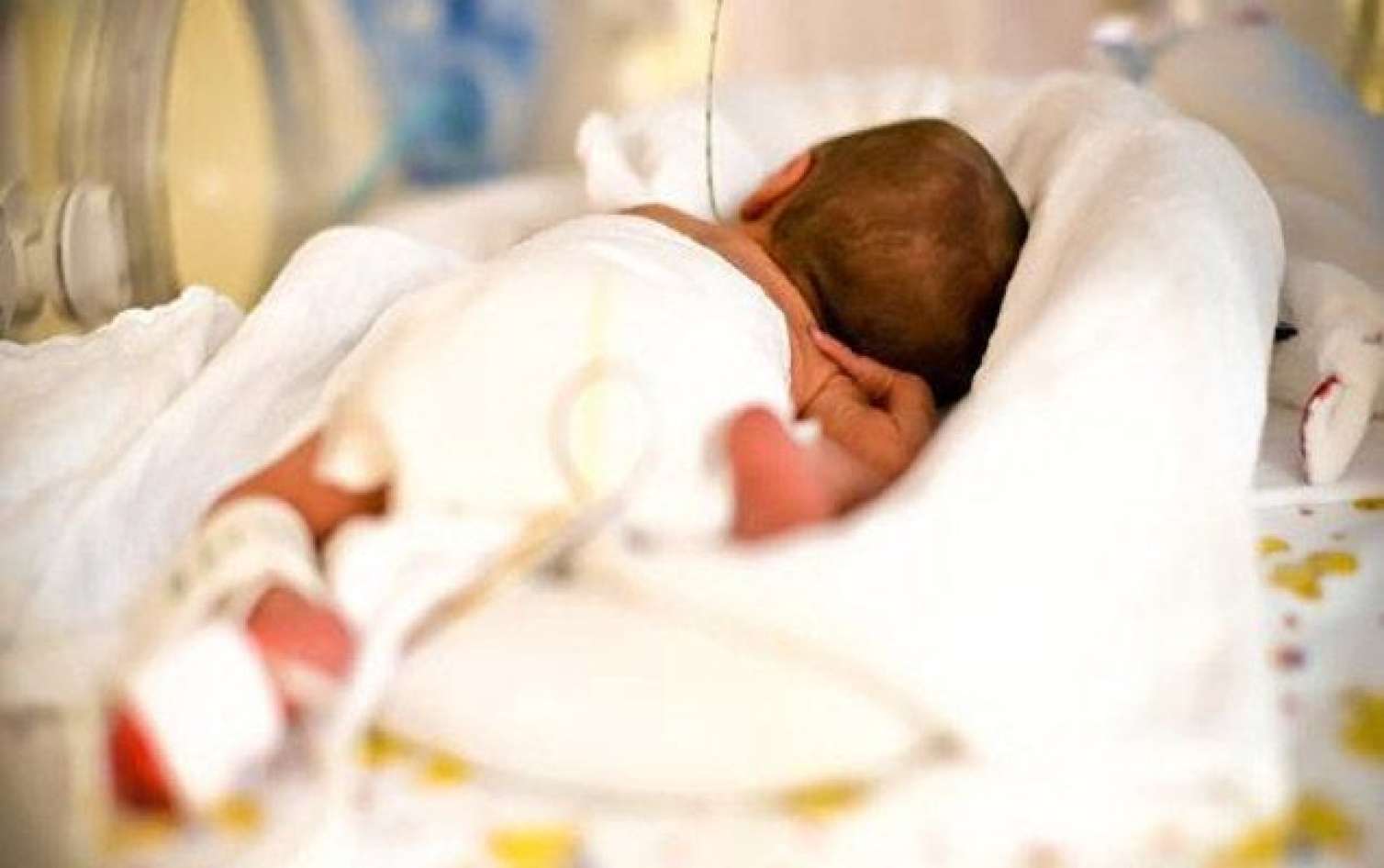 Sumqayıtda 7 aylıq körpə qızdırmadan öldü 