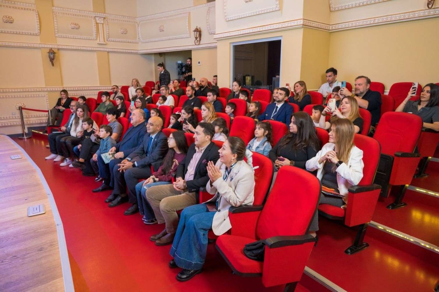 Xəyalla başlayan hekayə:  AZAL uşaqlar üçün kitab nəşr etdi - FOTO