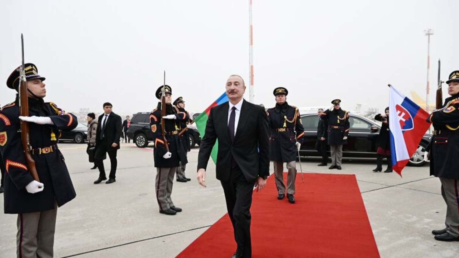 Prezidentin Slovakiyaya rəsmi səfəri başa çatdı 