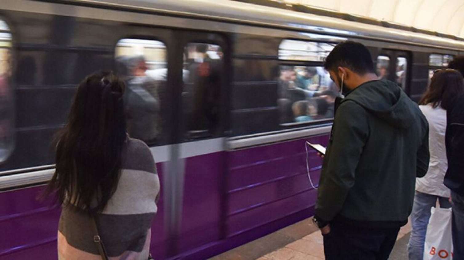 Metroda qadına qarşı əxlaqsızlıq etdi - Cəzalandırıldı 