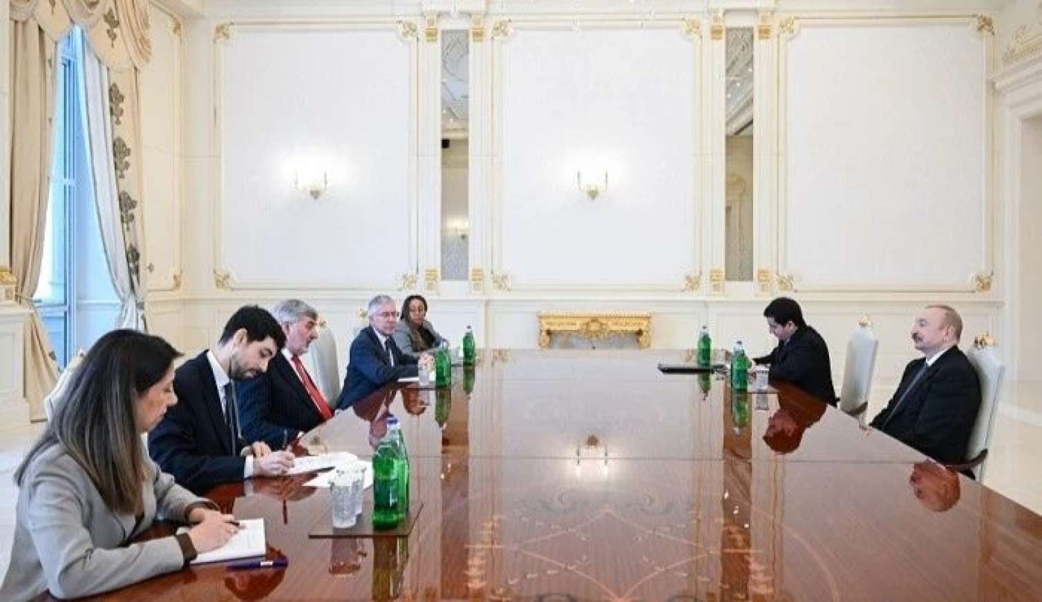 Prezident Britaniyanın ticarət elçisini qəbul etdi - FOTO 