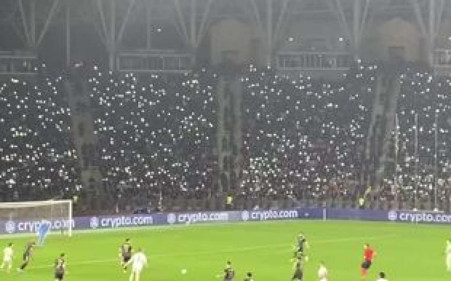 “Qarabağ” azarkeşlərindən möhtəşəm işıq-şou... - VİDEO 