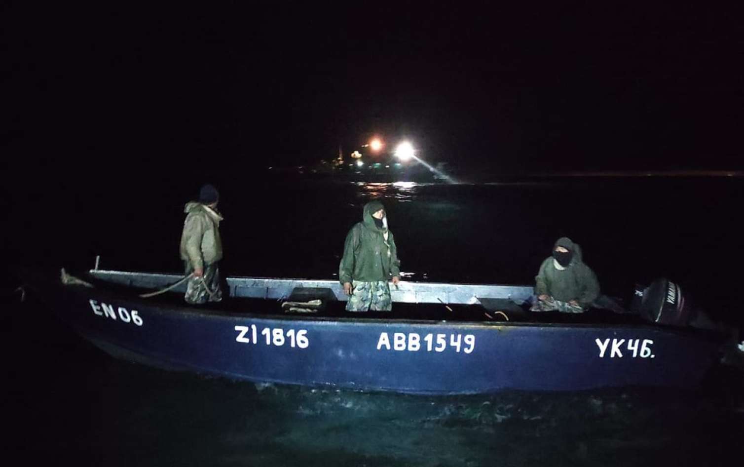 Xəzərdə köməksiz qalan 3 balıqçı xilas edildi - VİDEO 