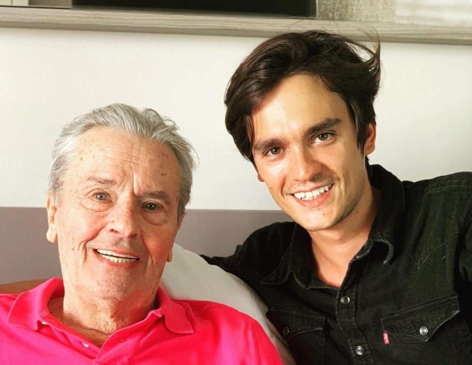 Alen Delonun oğlu bacısı ilə bağlı TƏLƏB: Vəsiyyətnamədən çıxarılsın! 