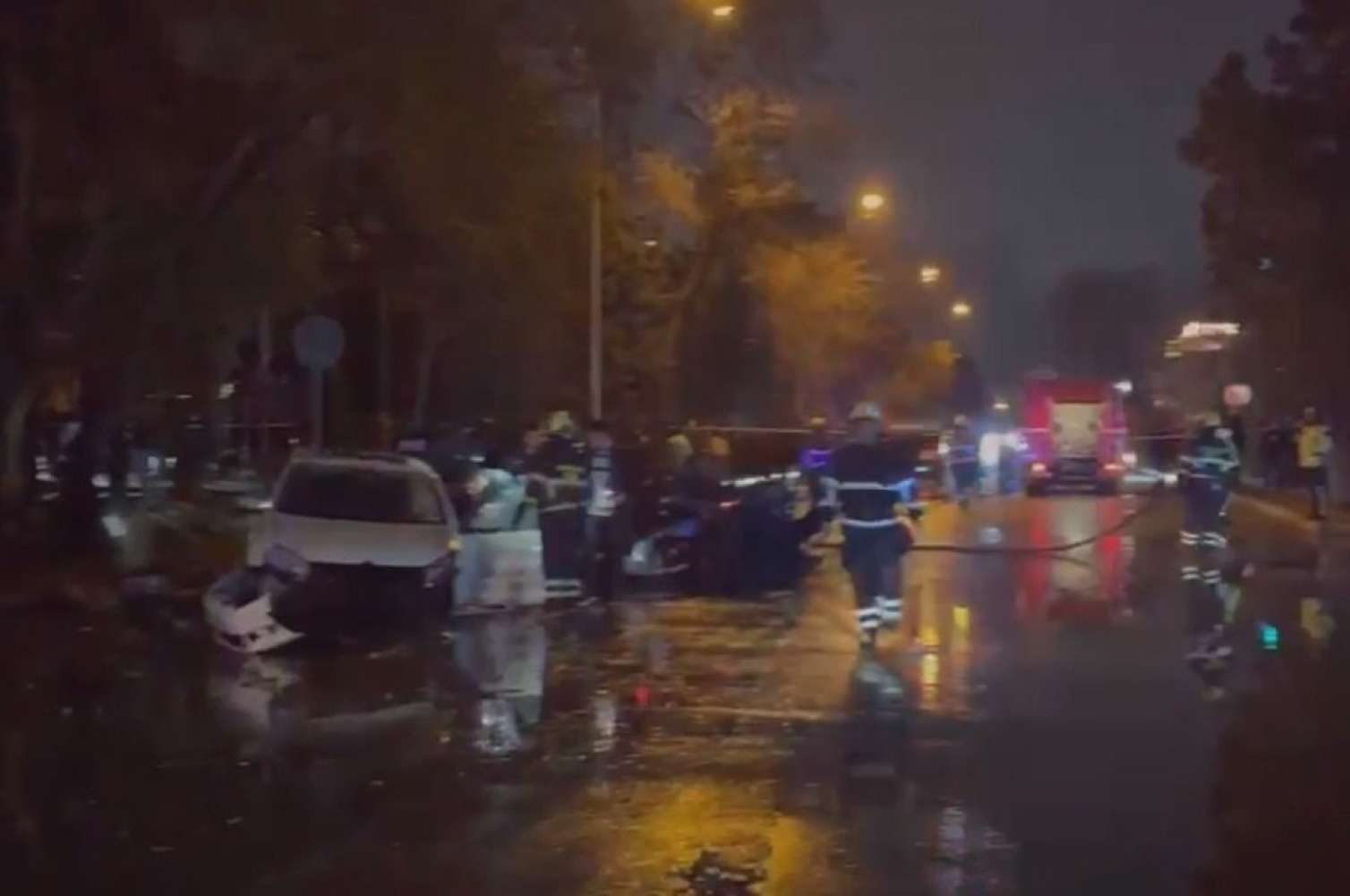 “Volkswagen”lə “Porsche” toqquşdu – Qaz borusunda yanğın oldu 